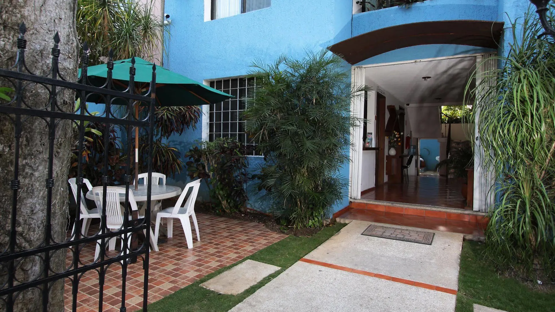 Hotel Los Girasoles Cancun 3*,