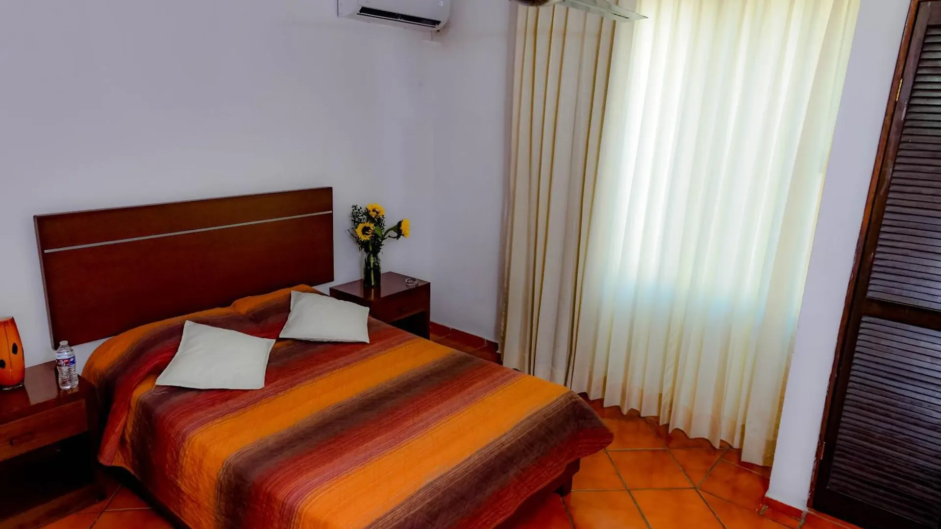 ***  Hotel Los Girasoles Cancún Mexico